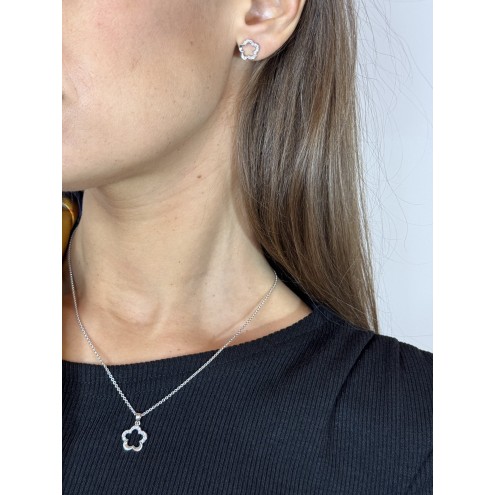 Zusätzliche Schmuckstücke aus diesem Set sind ebenfalls verfügbar.